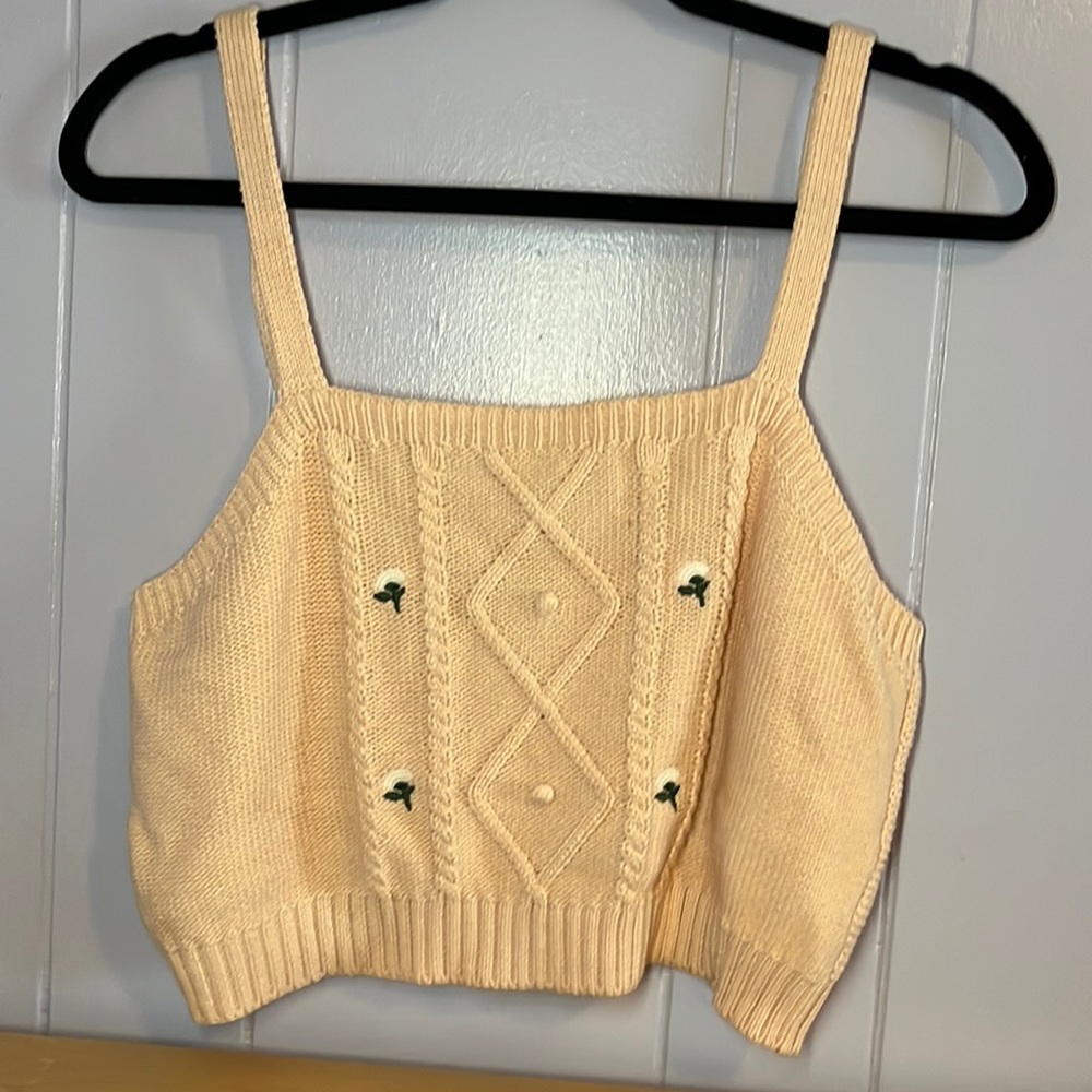 Knitted pink cropped tank top